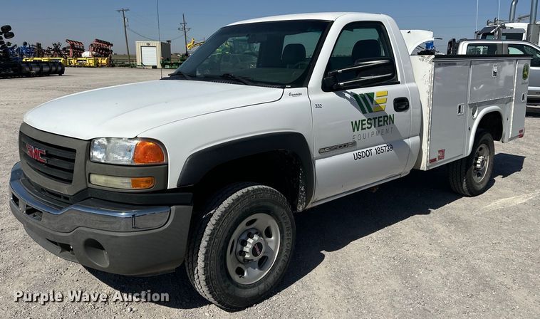 image for item IB9461 2007 GMC Sierra Classic 2500HD utility bed pickup truck