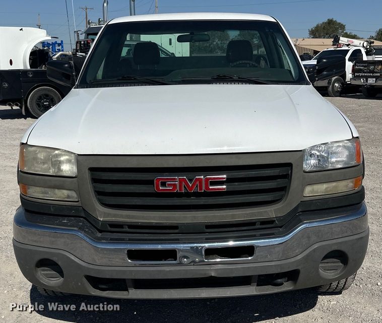 image for item IB9461 2007 GMC Sierra Classic 2500HD utility bed pickup truck