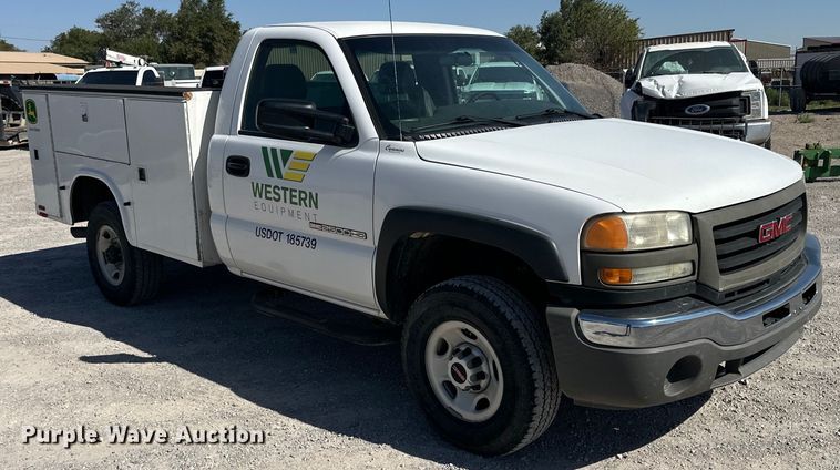 image for item IB9461 2007 GMC Sierra Classic 2500HD utility bed pickup truck