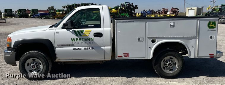 image for item IB9461 2007 GMC Sierra Classic 2500HD utility bed pickup truck