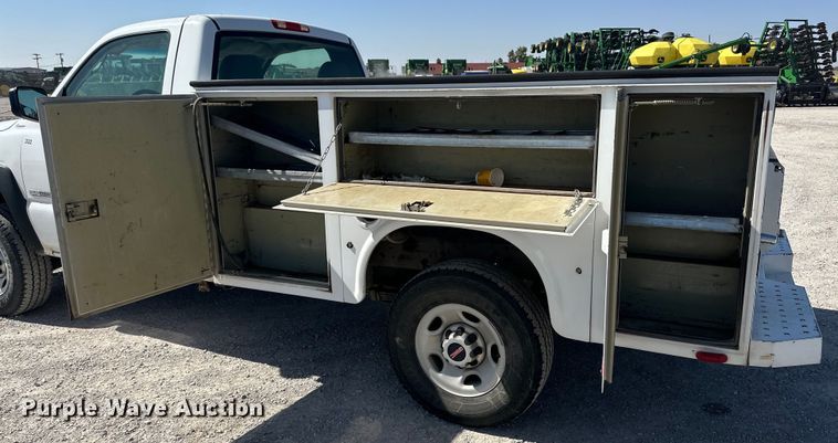 image for item IB9461 2007 GMC Sierra Classic 2500HD utility bed pickup truck