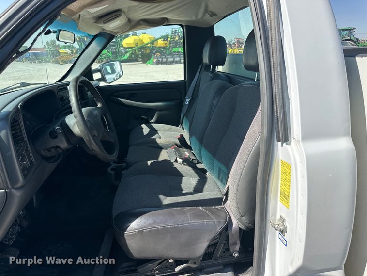 image for item IB9461 2007 GMC Sierra Classic 2500HD utility bed pickup truck