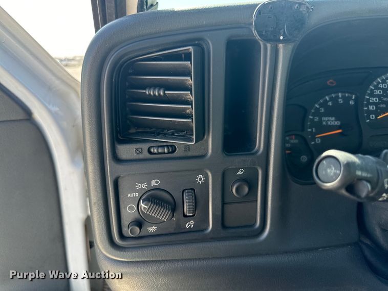 image for item IB9461 2007 GMC Sierra Classic 2500HD utility bed pickup truck