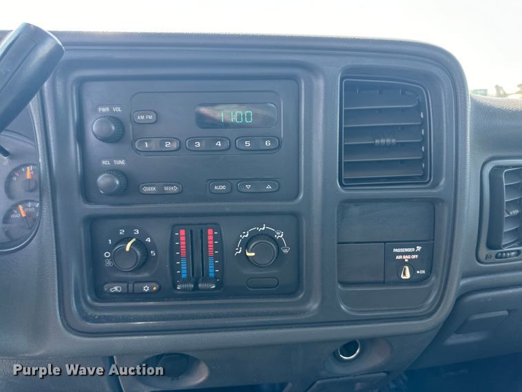 image for item IB9461 2007 GMC Sierra Classic 2500HD utility bed pickup truck