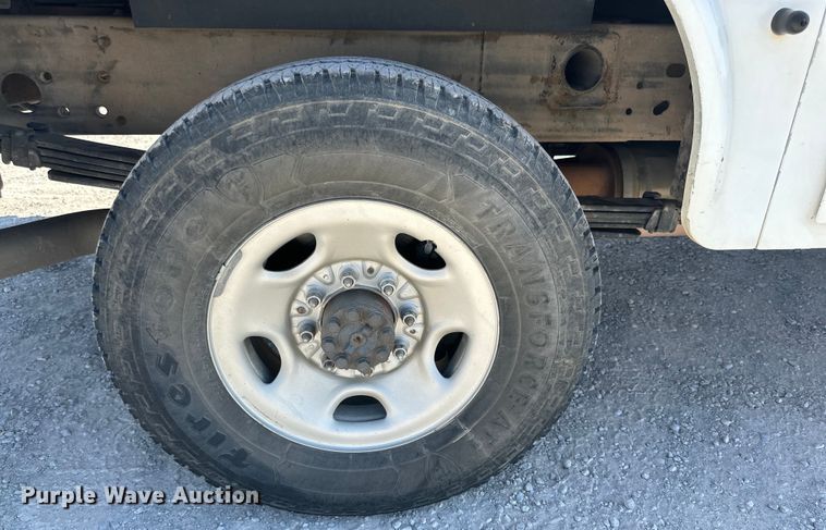 image for item IB9461 2007 GMC Sierra Classic 2500HD utility bed pickup truck