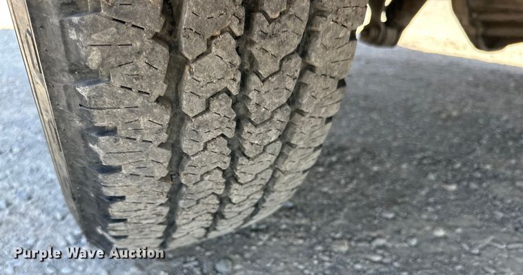 image for item IB9461 2007 GMC Sierra Classic 2500HD utility bed pickup truck