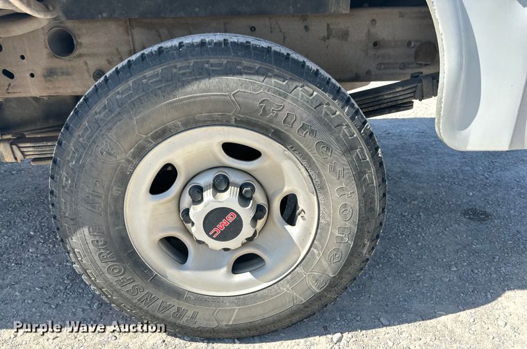 image for item IB9461 2007 GMC Sierra Classic 2500HD utility bed pickup truck