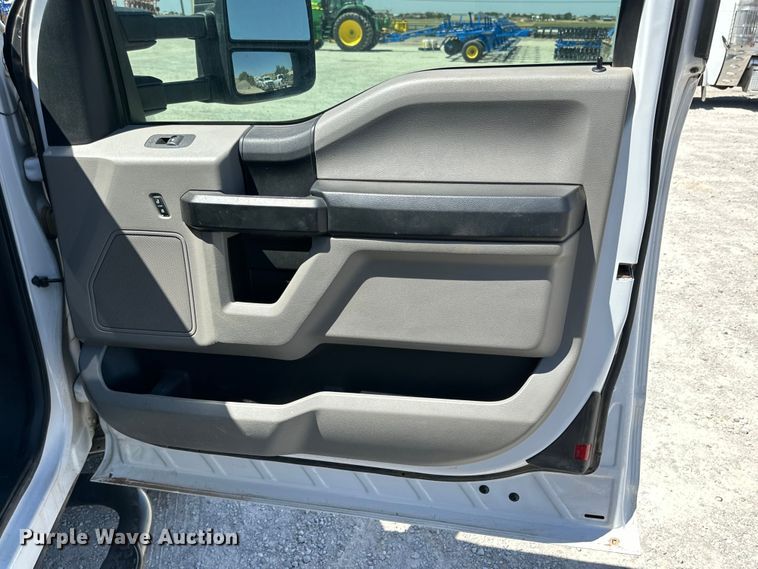 image for item IB9463 2019 Ford F550 Super Duty XL SuperCab utility / service truck