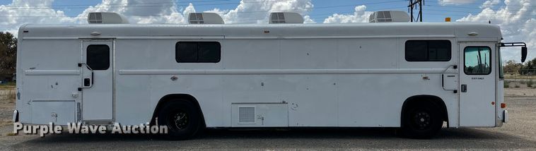 image for item IB9480 2000 Blue Bird blood donation bus