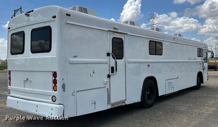 image for item IB9480 2000 Blue Bird blood donation bus