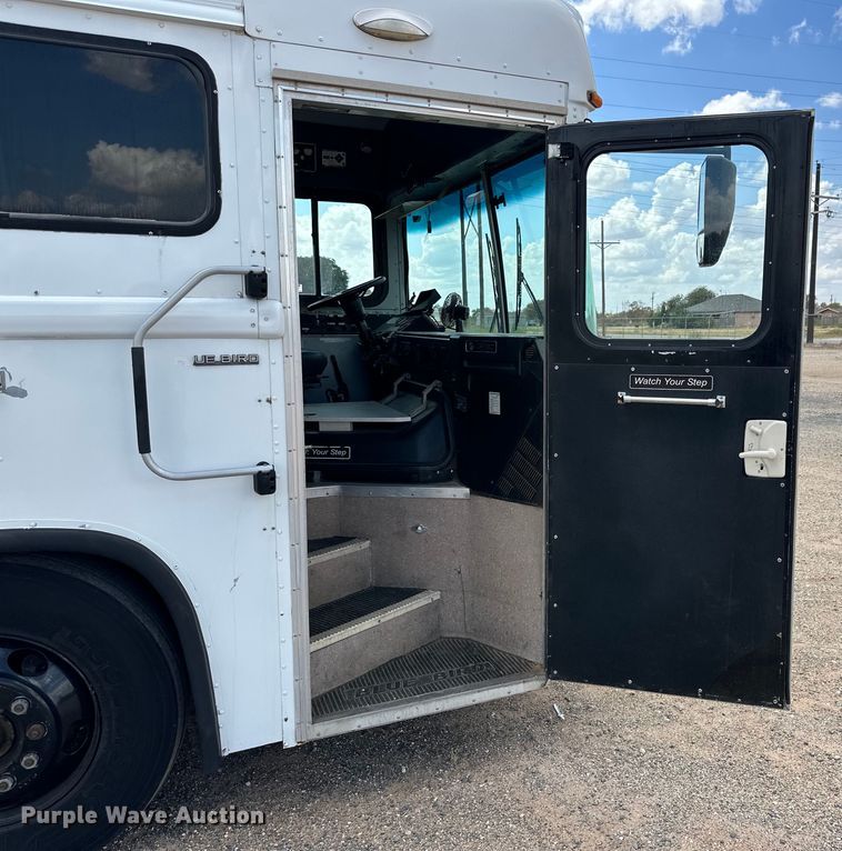 image for item IB9480 2000 Blue Bird blood donation bus