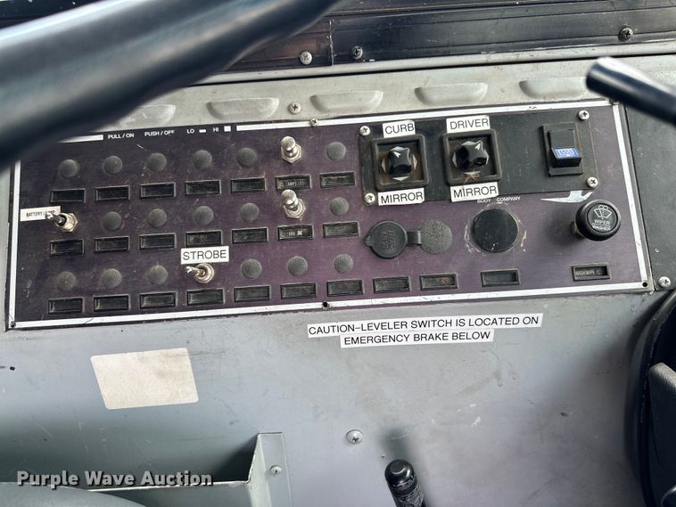 image for item IB9480 2000 Blue Bird blood donation bus