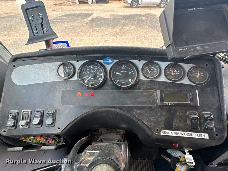 image for item IB9480 2000 Blue Bird blood donation bus