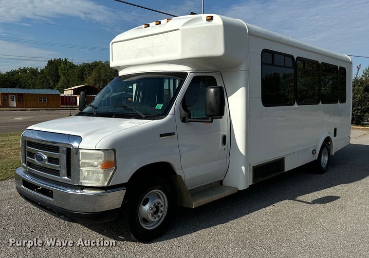 image for item IE9034 2013 Ford Econoline E450 shuttle bus