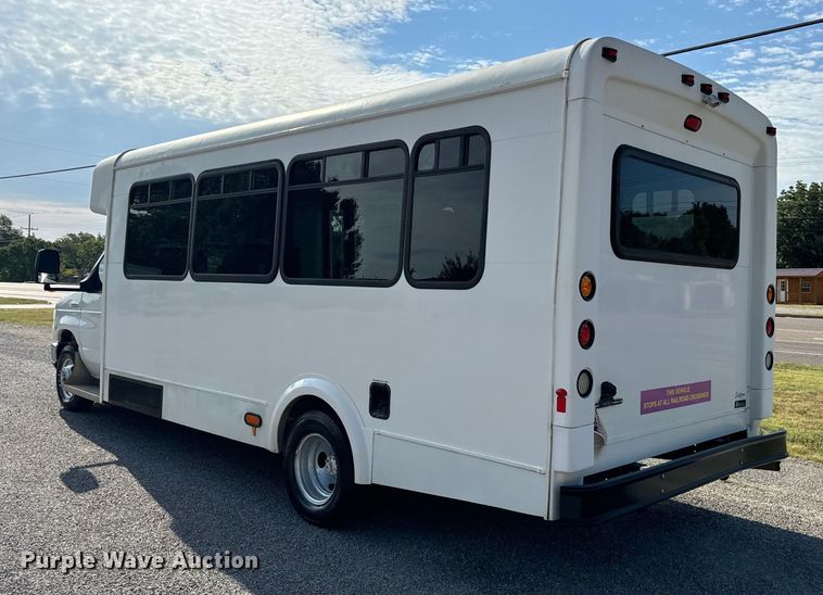 image for item IE9034 2013 Ford Econoline E450 shuttle bus