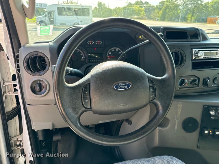 image for item IE9034 2013 Ford Econoline E450 shuttle bus