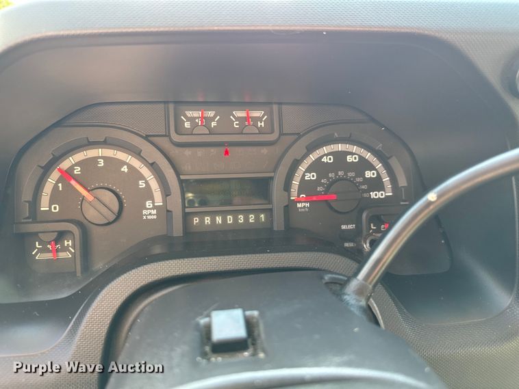 image for item IE9034 2013 Ford Econoline E450 shuttle bus