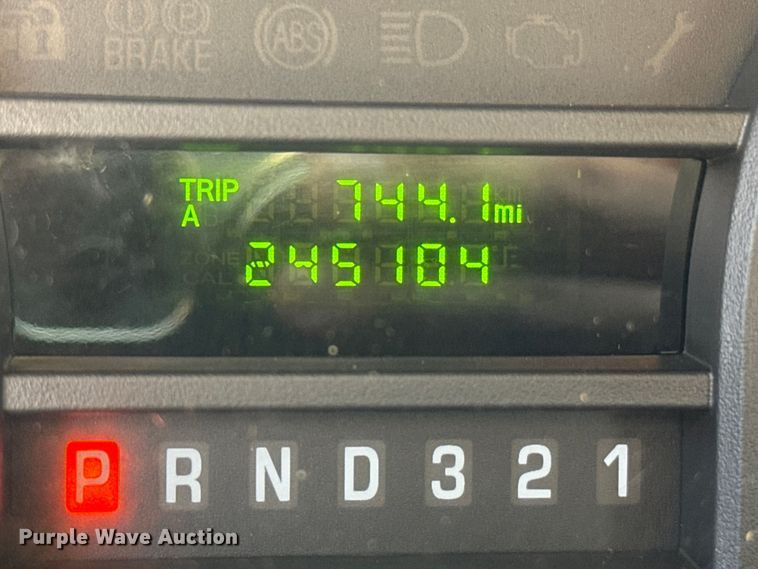 image for item IE9034 2013 Ford Econoline E450 shuttle bus