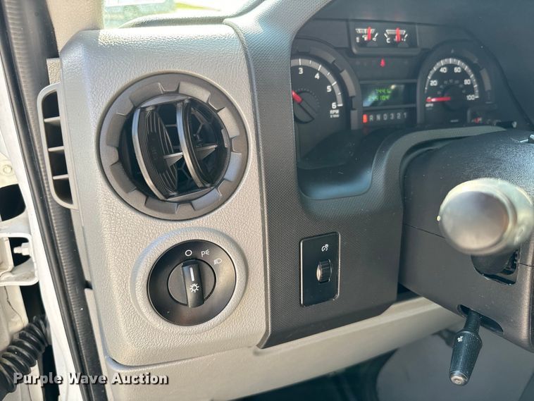 image for item IE9034 2013 Ford Econoline E450 shuttle bus