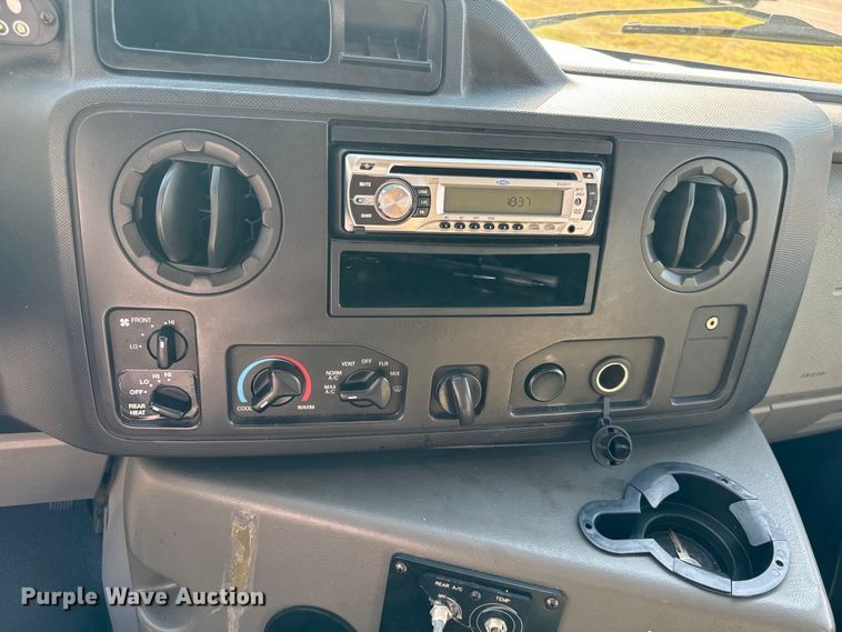 image for item IE9034 2013 Ford Econoline E450 shuttle bus