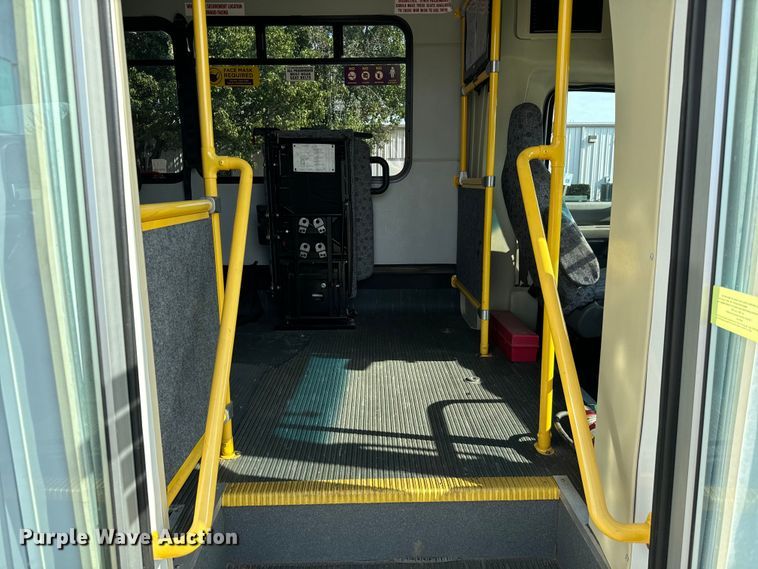 image for item IE9034 2013 Ford Econoline E450 shuttle bus