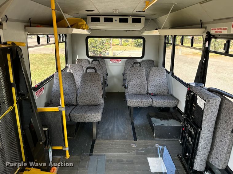image for item IE9034 2013 Ford Econoline E450 shuttle bus