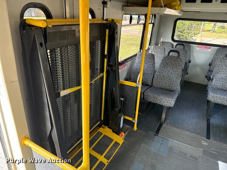 image for item IE9034 2013 Ford Econoline E450 shuttle bus