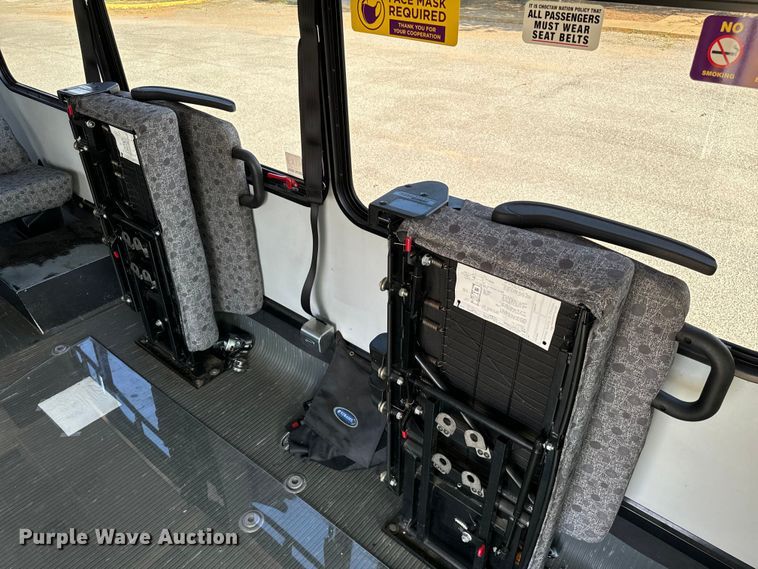 image for item IE9034 2013 Ford Econoline E450 shuttle bus