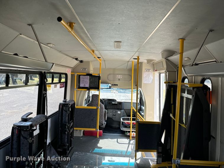 image for item IE9034 2013 Ford Econoline E450 shuttle bus