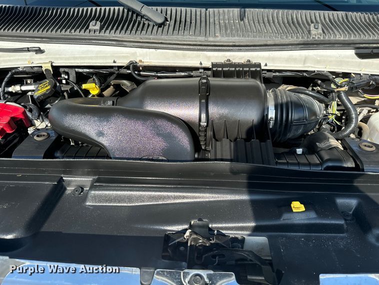 image for item IE9034 2013 Ford Econoline E450 shuttle bus