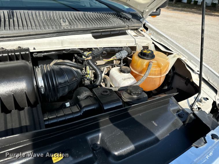 image for item IE9034 2013 Ford Econoline E450 shuttle bus