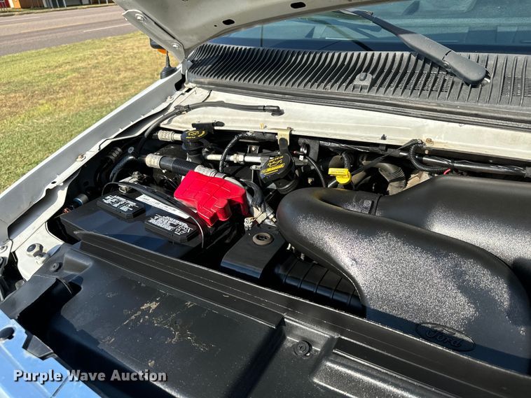 image for item IE9034 2013 Ford Econoline E450 shuttle bus