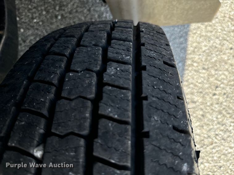 image for item IE9034 2013 Ford Econoline E450 shuttle bus