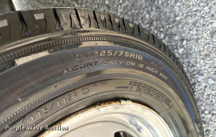 image for item IE9034 2013 Ford Econoline E450 shuttle bus