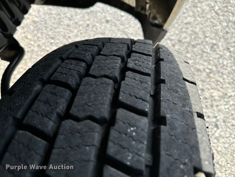 image for item IE9034 2013 Ford Econoline E450 shuttle bus