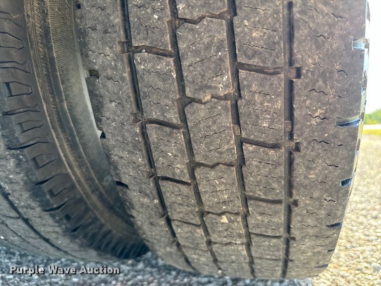 image for item IE9034 2013 Ford Econoline E450 shuttle bus