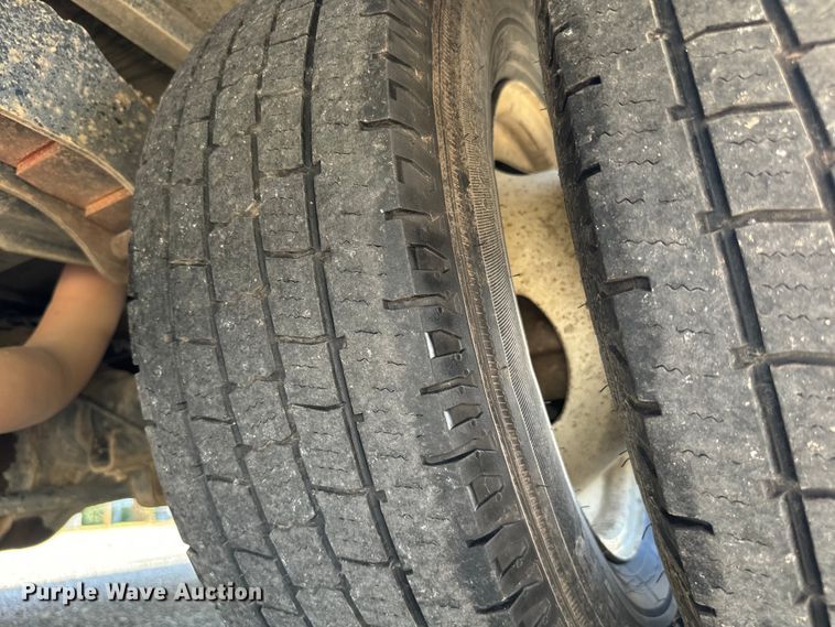 image for item IE9034 2013 Ford Econoline E450 shuttle bus