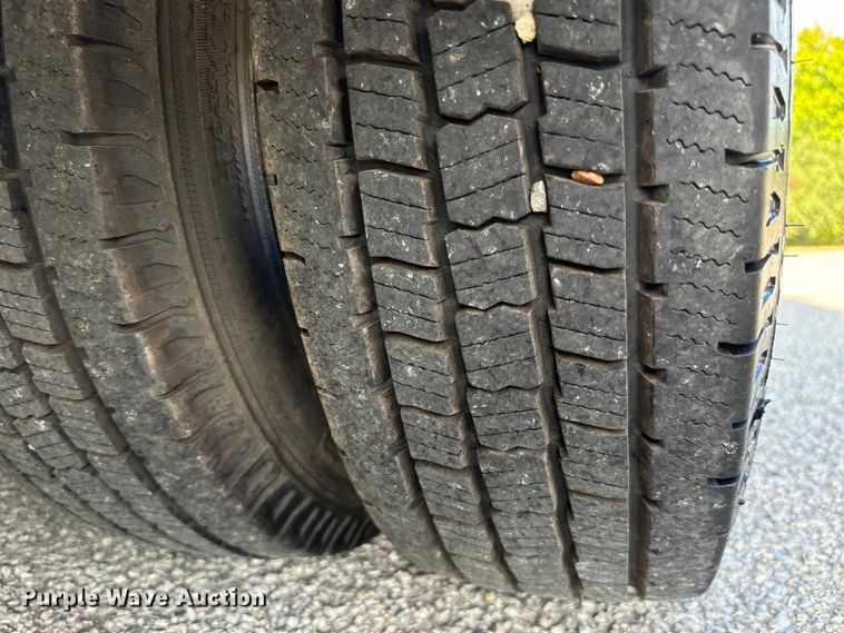 image for item IE9034 2013 Ford Econoline E450 shuttle bus