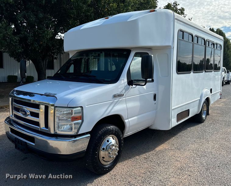 image for item IE9037 2016 Ford Econoline E350 shuttle bus