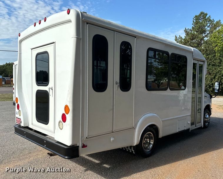 image for item IE9037 2016 Ford Econoline E350 shuttle bus