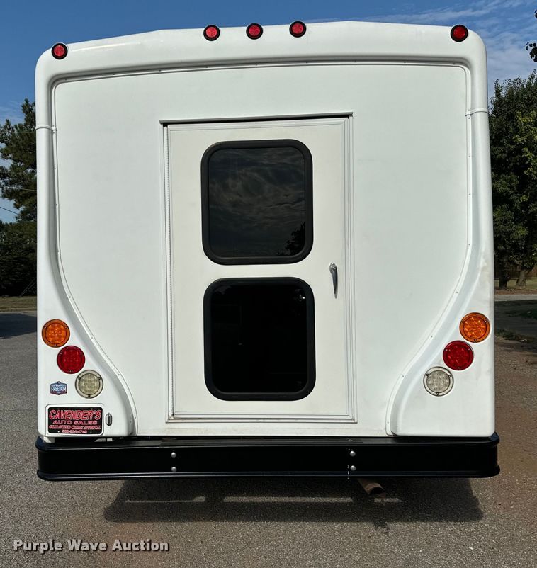 image for item IE9037 2016 Ford Econoline E350 shuttle bus