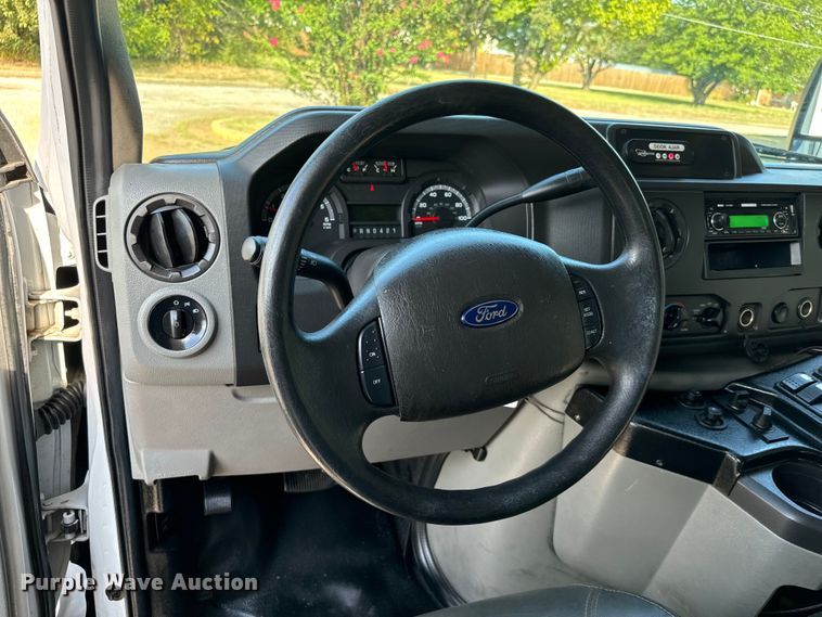 image for item IE9037 2016 Ford Econoline E350 shuttle bus