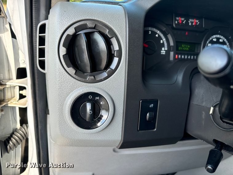 image for item IE9037 2016 Ford Econoline E350 shuttle bus