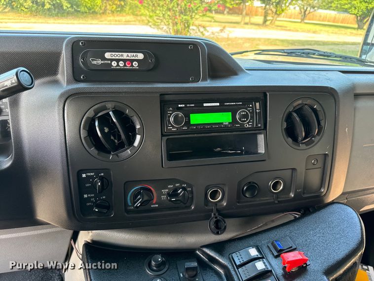 image for item IE9037 2016 Ford Econoline E350 shuttle bus