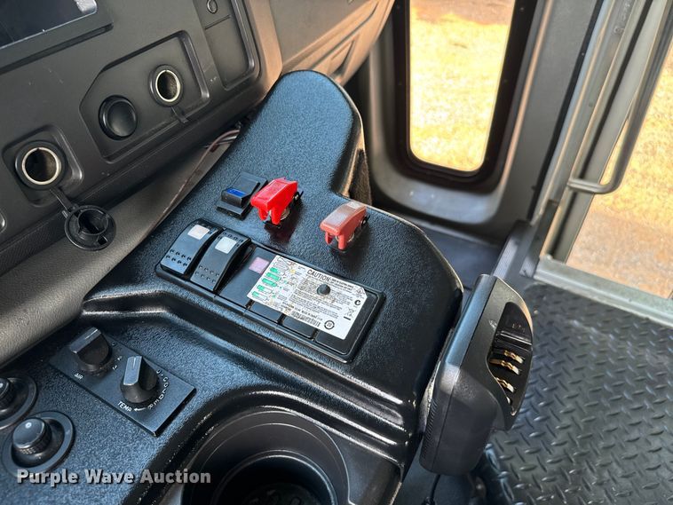 image for item IE9037 2016 Ford Econoline E350 shuttle bus