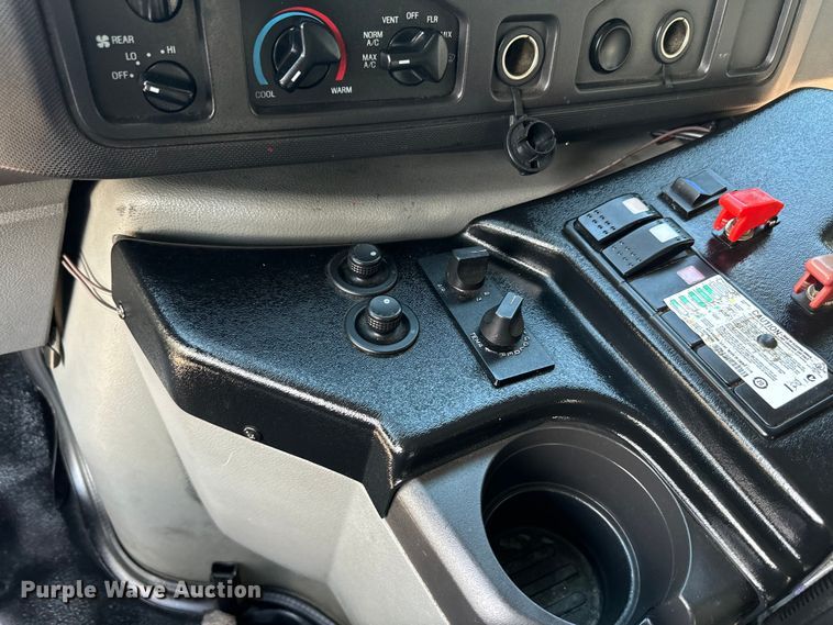 image for item IE9037 2016 Ford Econoline E350 shuttle bus