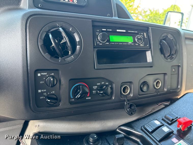 image for item IE9037 2016 Ford Econoline E350 shuttle bus