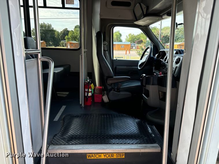 image for item IE9037 2016 Ford Econoline E350 shuttle bus