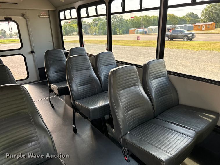 image for item IE9037 2016 Ford Econoline E350 shuttle bus