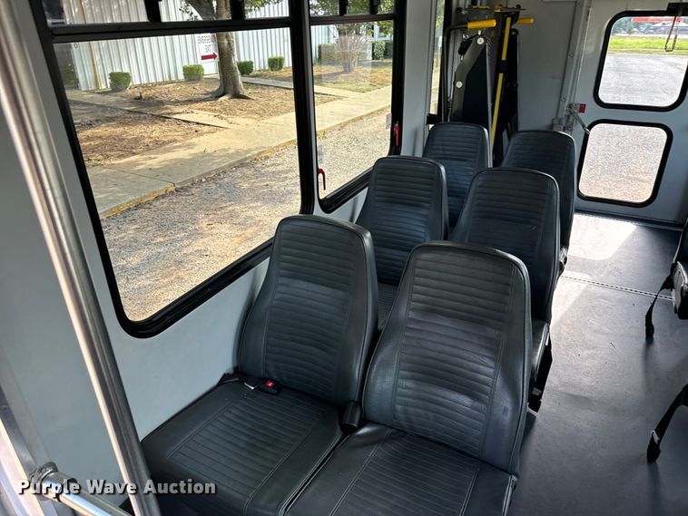 image for item IE9037 2016 Ford Econoline E350 shuttle bus